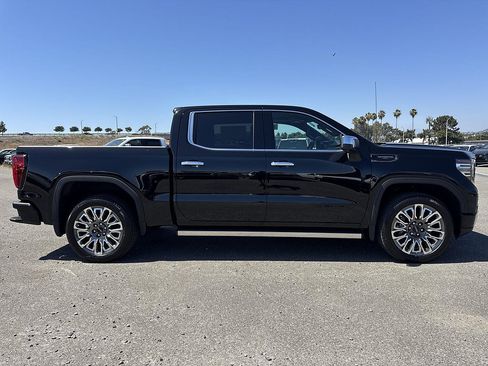 New 2026 GMC Sierra 1500 Denali Ultimate w/ LPO, Black Badging Package AWD/4WD image 3