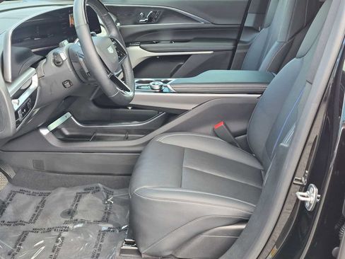 Used 2024 Cadillac Lyriq Luxury RWD image 16
