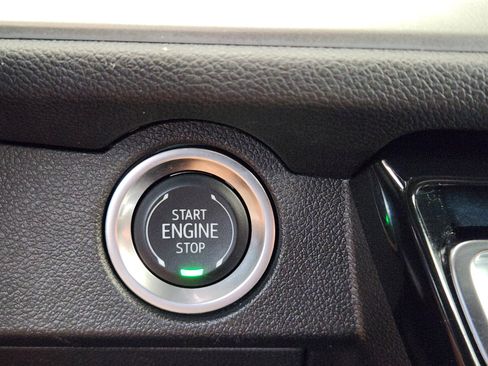 Certified 2025 Chevrolet Traverse LT FWD image 19