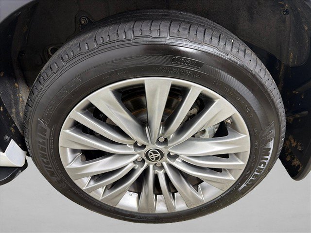 Used 2024 Toyota Highlander Platinum FWD image 22