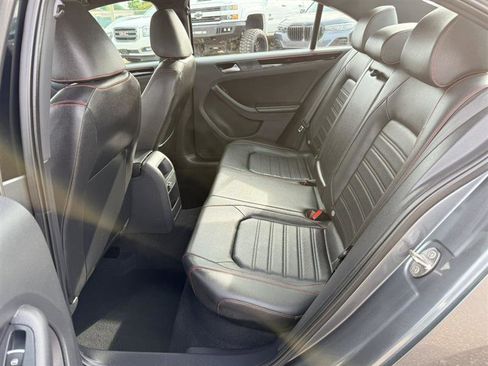 Used 2017 Volkswagen Jetta GLI FWD image 19