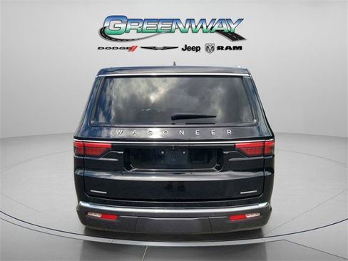 Used 2022 Jeep Wagoneer Series III w/ Flexible Seating Group image 2