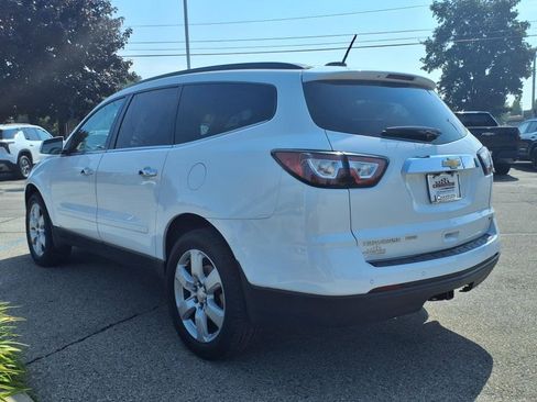 Used 2017 Chevrolet Traverse LT w/ Style and Technology Package image 4