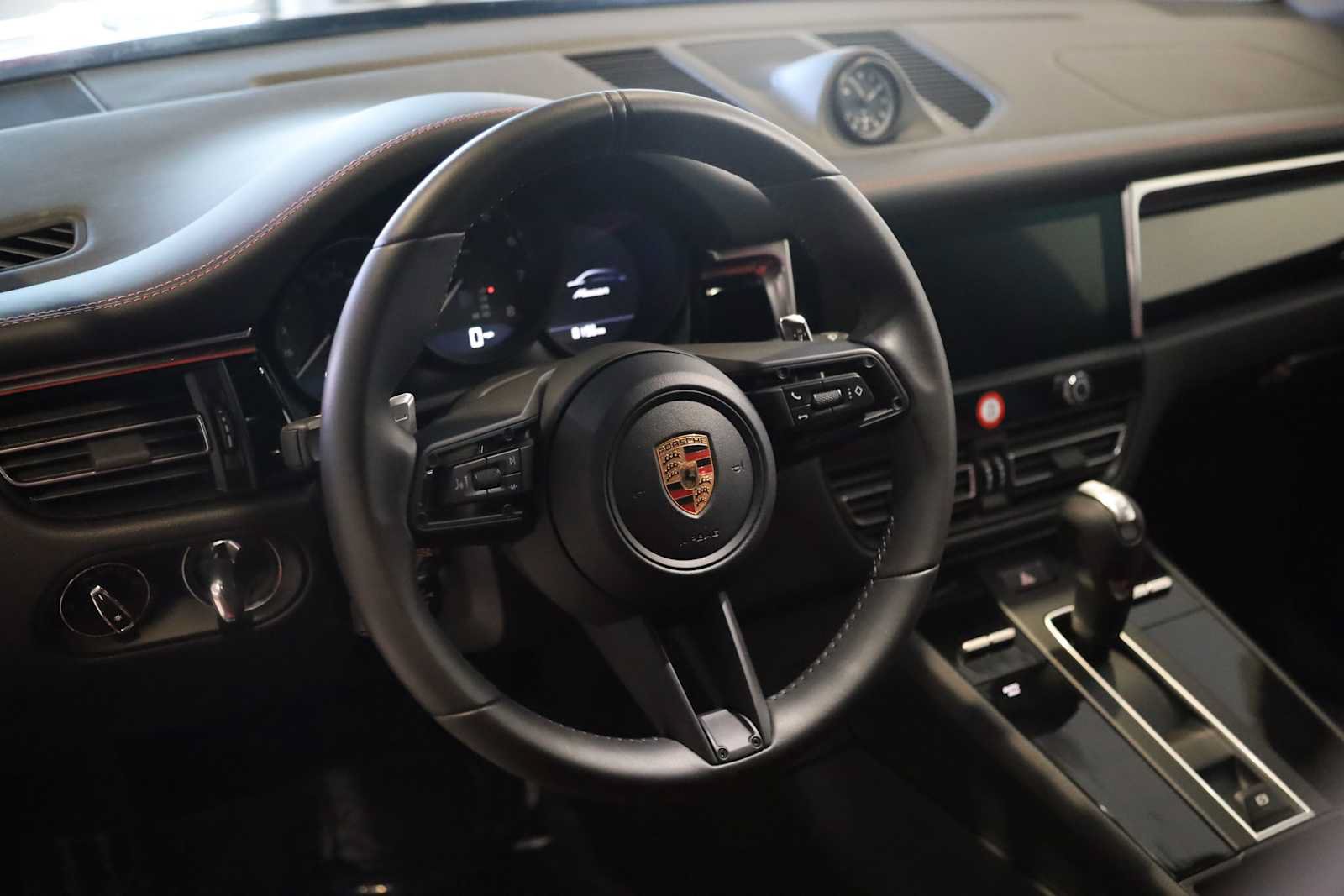 Used 2026 Porsche Macan AWD/4WD image 4