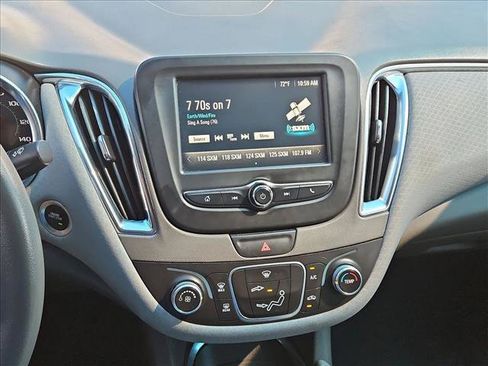 Used 2018 Chevrolet Malibu LT FWD image 14