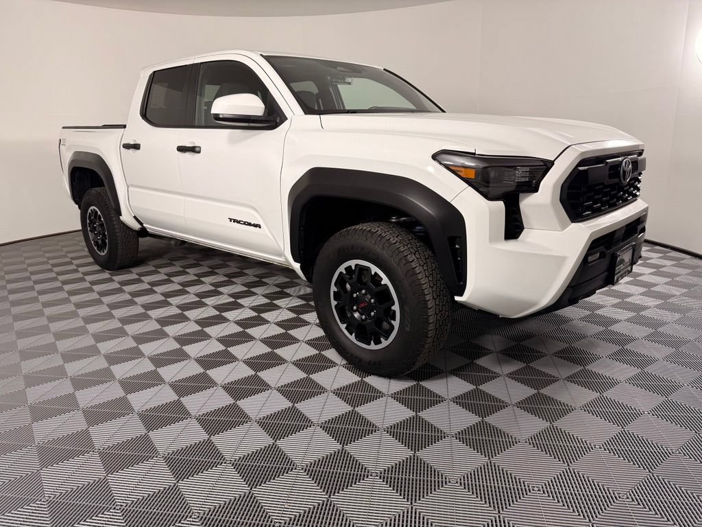 Certified 2025 Toyota Tacoma TRD Off-Road AWD/4WD image 5