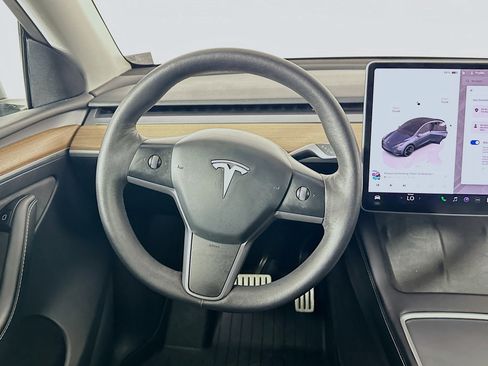 Used 2022 Tesla Model Y Performance image 16