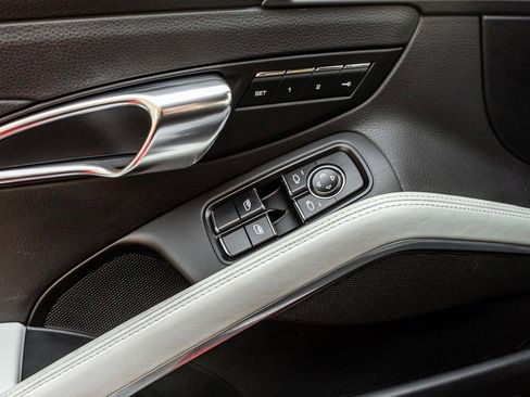 Used 2018 Porsche 718 Cayman Base image 14