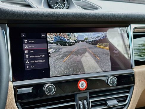 Certified 2026 Porsche Macan AWD/4WD image 17