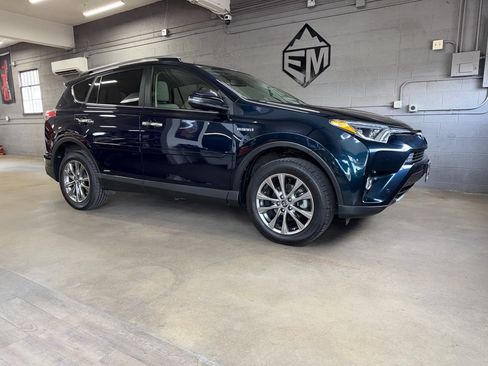 Used 2018 Toyota RAV4 Limited AWD/4WD image 4