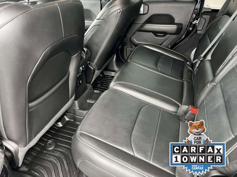 Used 2022 Jeep Wrangler Unlimited Sahara image 18