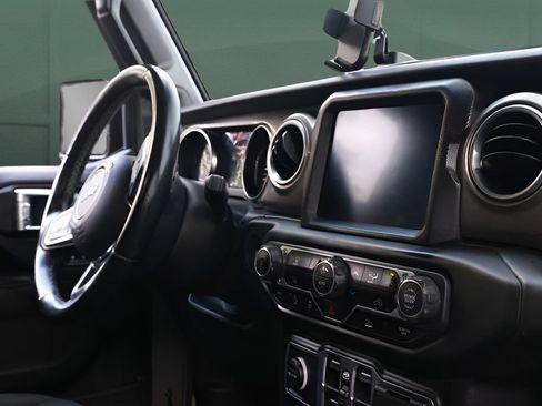 Used 2021 Jeep Gladiator Overland AWD/4WD image 26