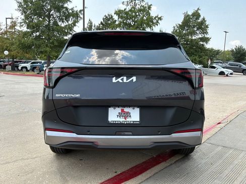 Used 2026 Kia Sportage LX FWD image 7