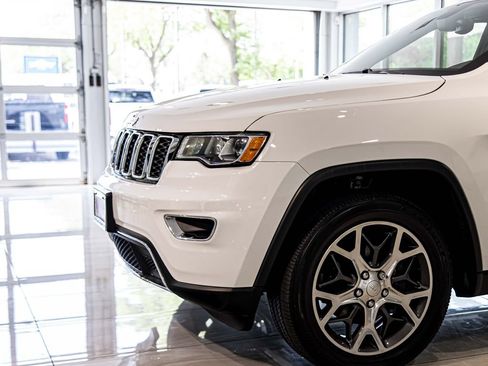 Used 2019 Jeep Grand Cherokee Limited AWD/4WD image 4