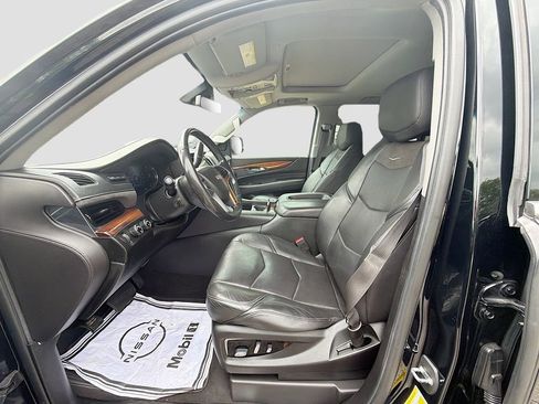 Used 2019 Cadillac Escalade ESV Luxury AWD/4WD image 25