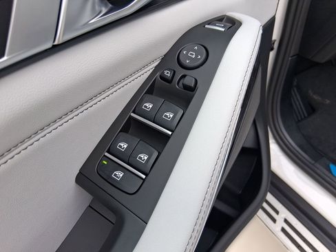 Used 2026 BMW X5 sDrive40i w/ Executive Package image 21