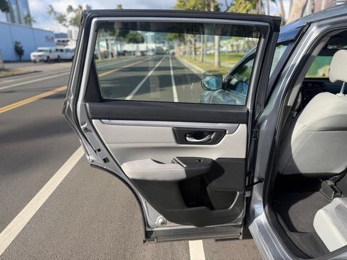Used 2017 Honda CR-V LX image 12