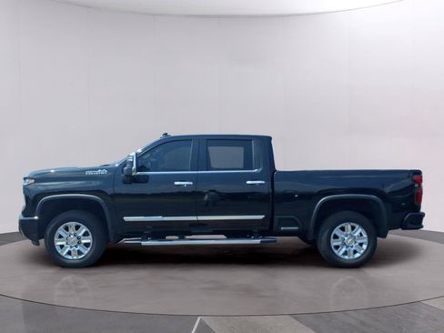 Used 2024 Chevrolet Silverado 2500 High Country w/ High Country Premium Package AWD/4WD image 2