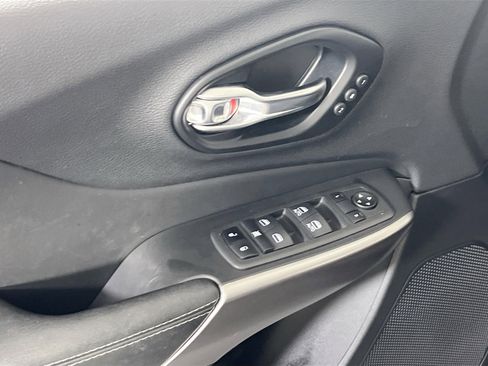 Used 2022 Jeep Cherokee Limited image 17