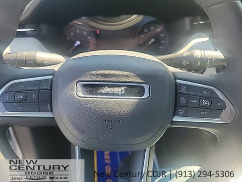 Used 2025 Jeep Compass Limited AWD/4WD image 11