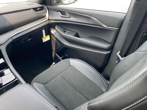 New 2025 Jeep Grand Cherokee L Altitude image 36