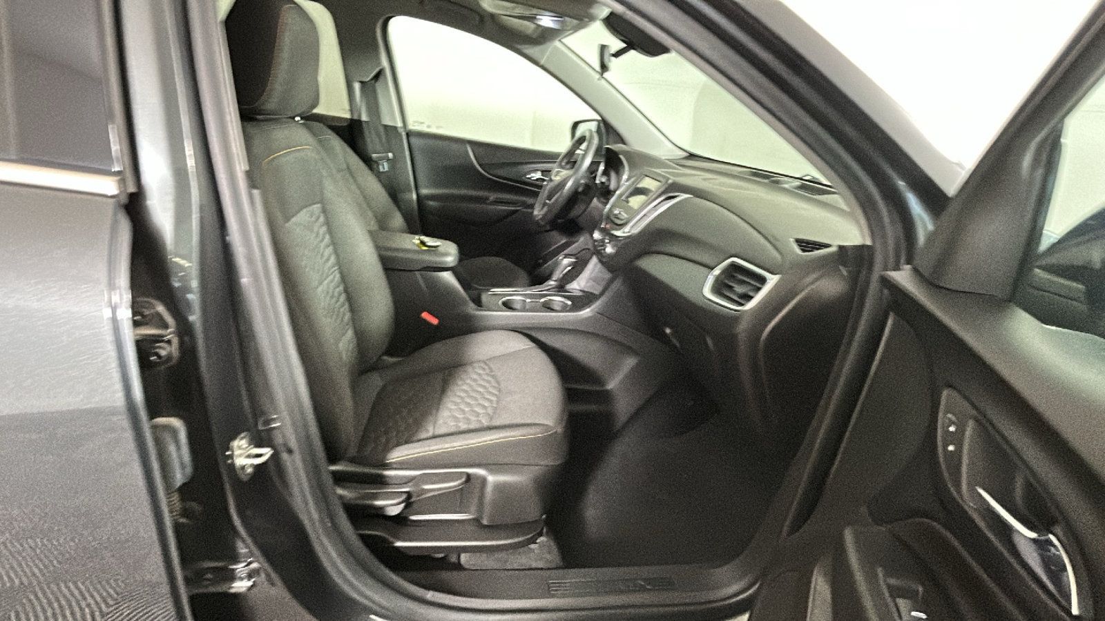 Used 2019 Chevrolet Equinox LT FWD image 36