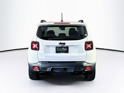 Used 2017 Jeep Renegade Altitude FWD image 7