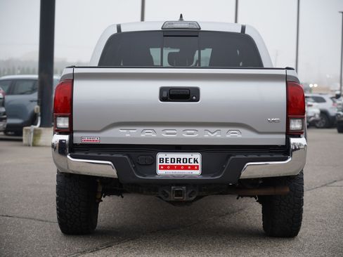 Used 2018 Toyota Tacoma TRD Off-Road image 4