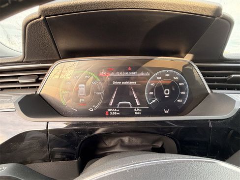 Used 2022 Audi e-tron Premium w/ Convenience Plus Package image 5