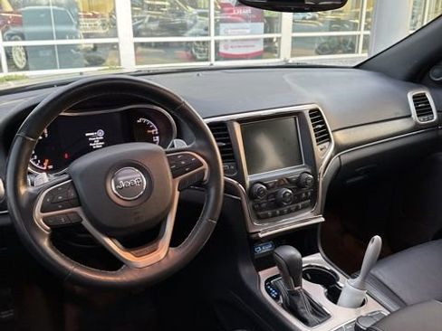 Used 2017 Jeep Grand Cherokee Limited image 4