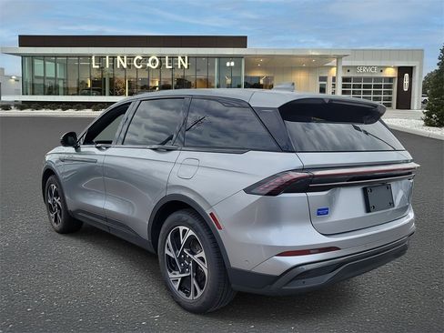 Certified 2024 Lincoln Nautilus Premier w/ Equipment Group 102A image 3