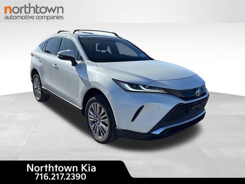 Used 2022 Toyota Venza XLE image 1