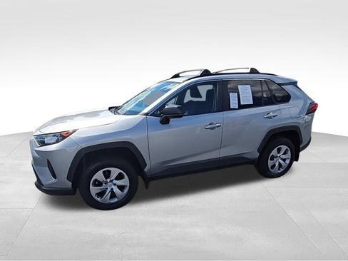 Used 2021 Toyota RAV4 LE FWD image 4
