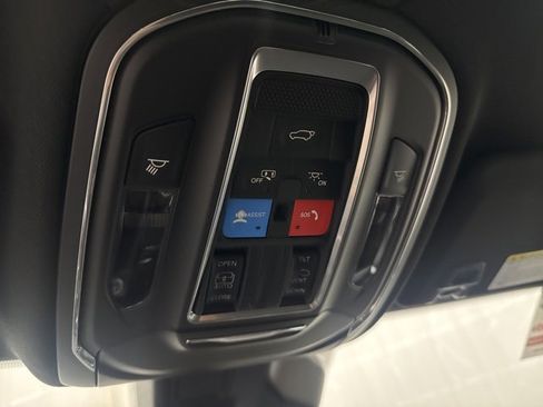 New 2025 Jeep Grand Cherokee Laredo X w/ Luxury Tech Group I image 13