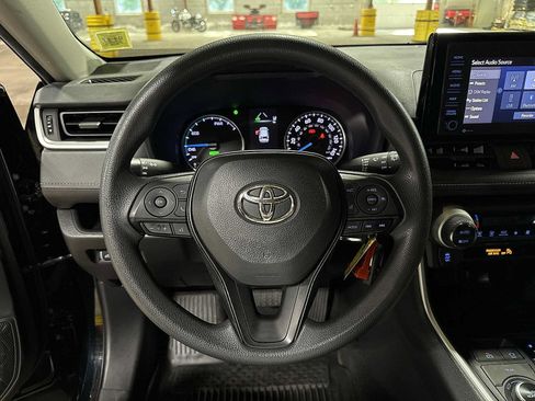 Certified 2022 Toyota RAV4 LE AWD/4WD image 18