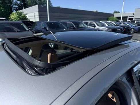 Used 2018 BMW 750i RWD image 11