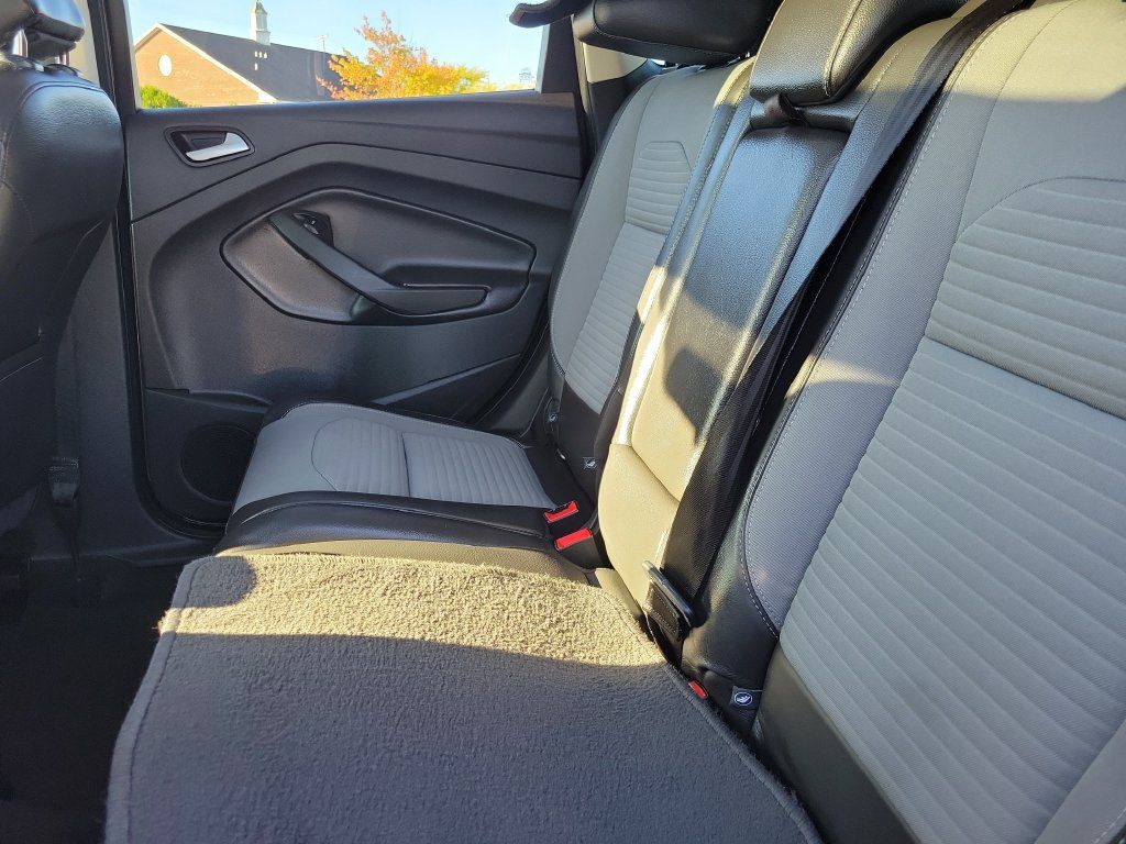 Certified 2018 Ford Escape SE w/ SE Sport Appearance Package AWD/4WD image 10
