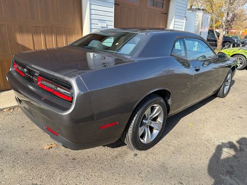 Used 2016 Dodge Challenger SXT image 3