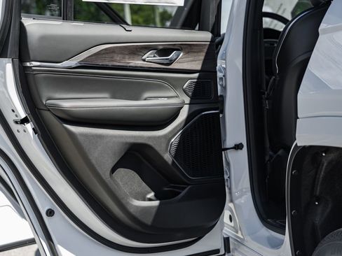 New 2025 Jeep Grand Cherokee Overland w/ Adv Protech Group III image 34