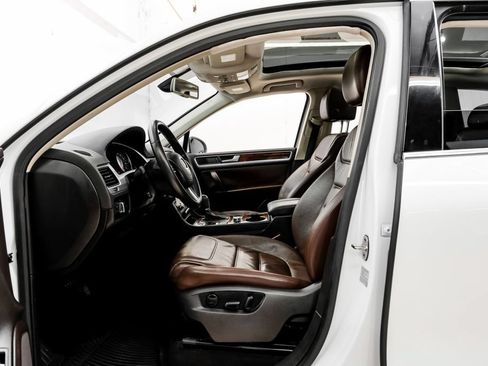 Used 2014 Volkswagen Touareg VR6 AWD/4WD image 4