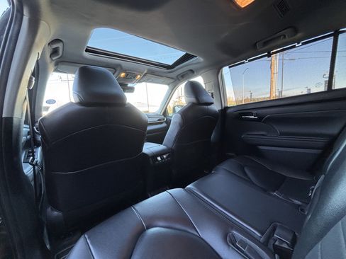 Used 2023 Toyota Highlander XLE image 20