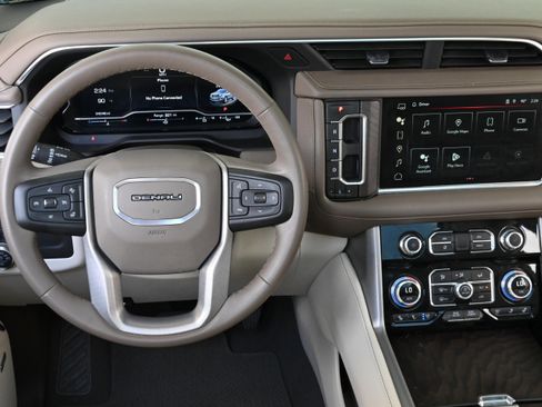 Used 2024 GMC Yukon Denali RWD image 17