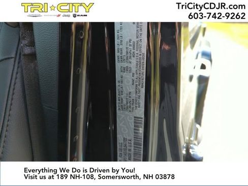 New 2025 Jeep Gladiator Sport image 29