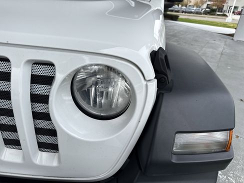 Used 2018 Jeep Wrangler Unlimited Sport image 5