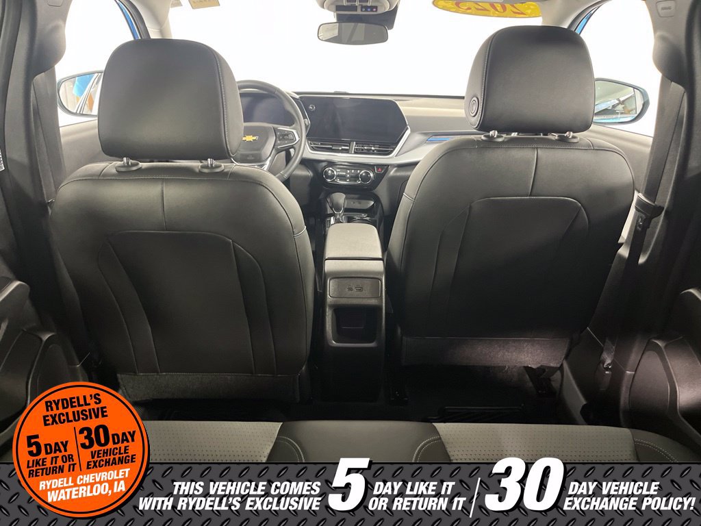 Used 2025 Chevrolet Trax LT w/ Sunroof Package FWD image 8