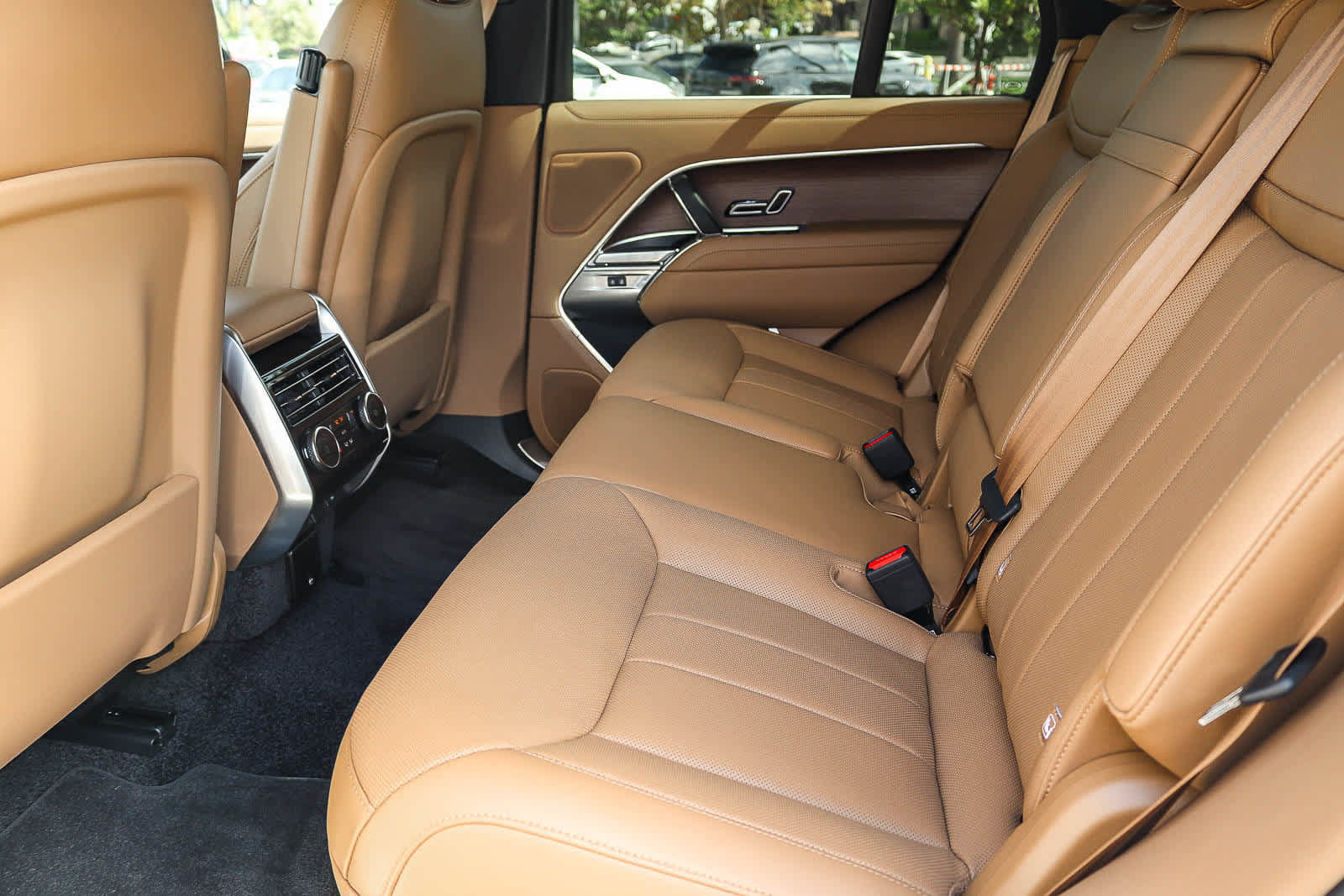 Certified 2026 Land Rover Range Rover SE AWD/4WD image 16
