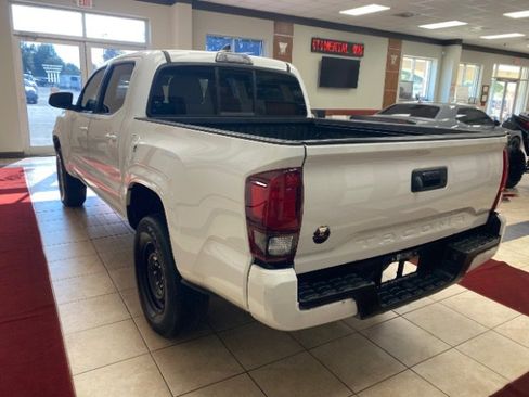 Used 2019 Toyota Tacoma SR w/ SR Convenience Package image 4