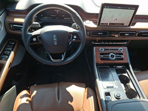 Used 2023 Lincoln Aviator Reserve w/ Equipment Group 201A AWD/4WD image 12