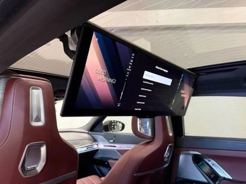 Used 2025 BMW 760i xDrive w/ Executive Package image 32