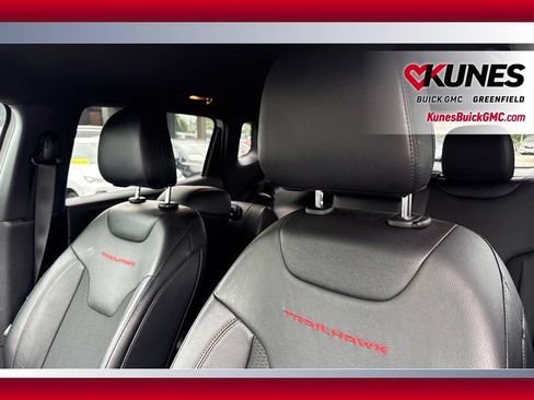 Used 2025 Jeep Compass Trailhawk AWD/4WD image 13